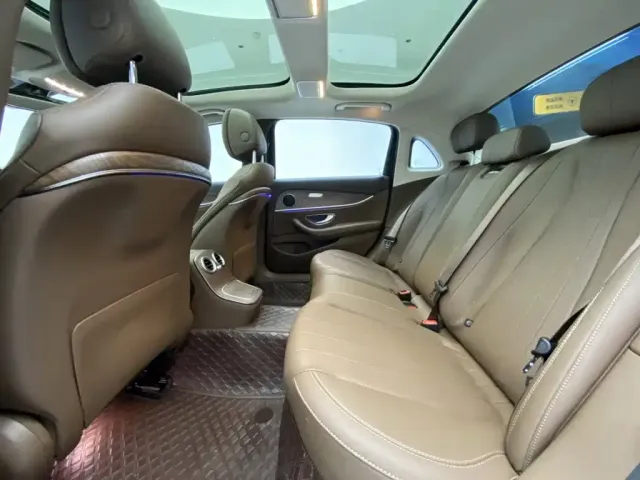Mercedes-Benz E-Class — Фото автомобиля 23