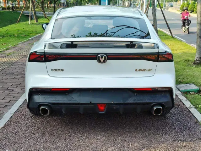 Changan Changan UNI-V 2023 1.5T Sport Edition — Фото автомобиля 10