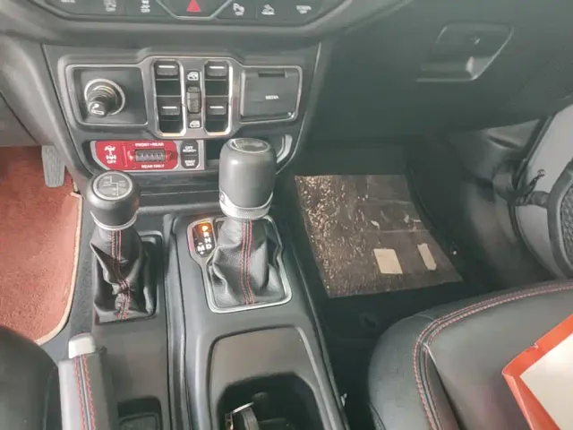 Jeep Wrangler — Фото автомобиля 13