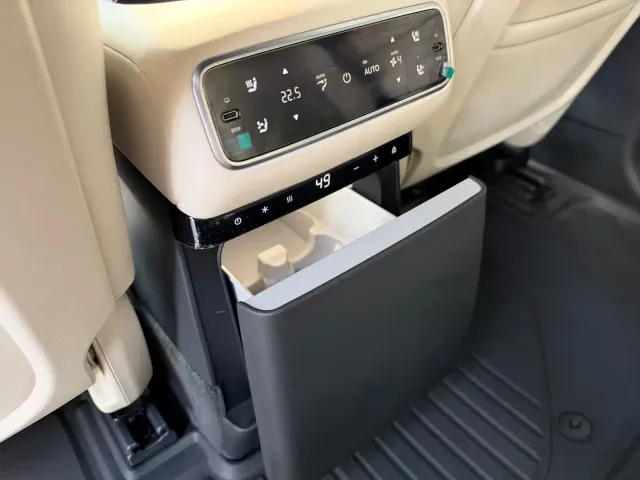 Li Auto L8 — Фото автомобиля 21