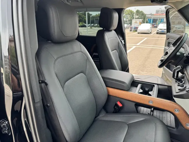 Land Rover Defender — Фото автомобиля 17