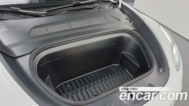 Tesla Model Y — Фото автомобиля 6