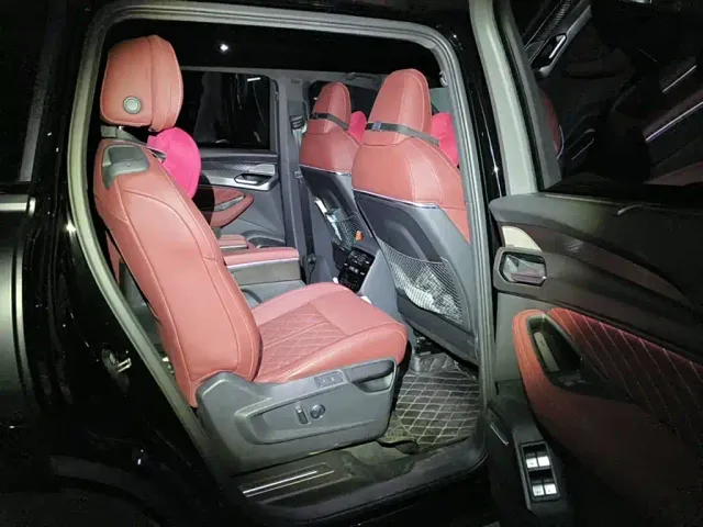 Audi Q6 — Фото автомобиля 11