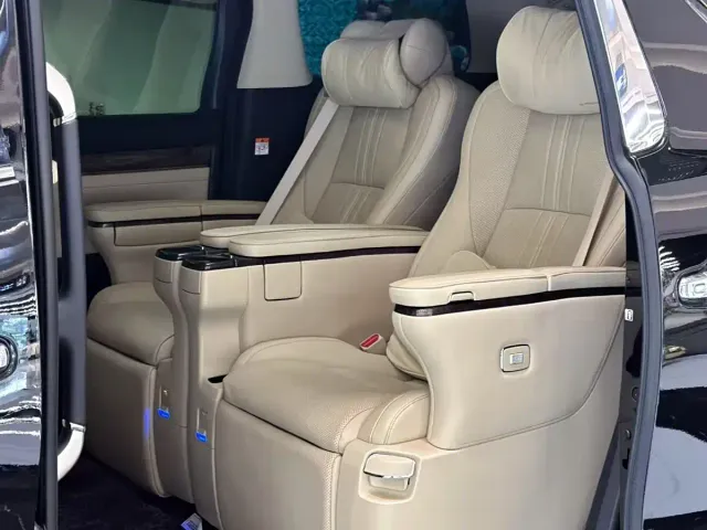 Toyota Alphard 2023 Dual Hybrid 2.5L Ultimate Gold Edition — Фото автомобиля 7