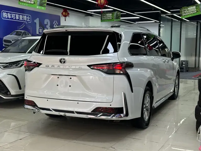 Toyota Granvia — Фото автомобиля 4