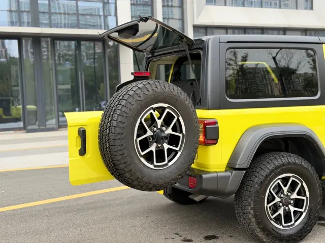 Jeep Wrangler — Фото автомобиля 17