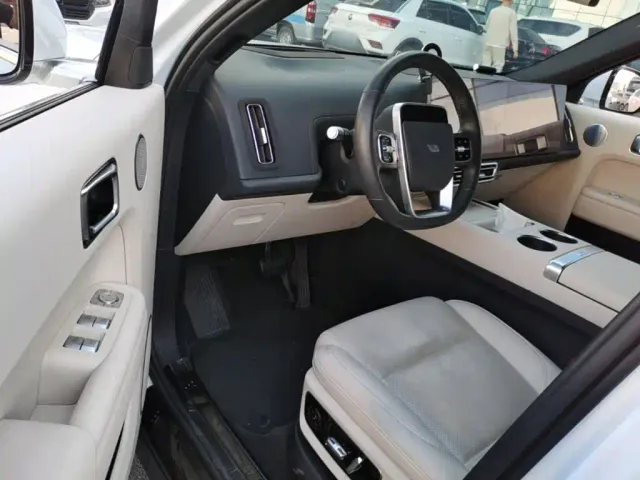 Li Auto L7 — Фото автомобиля 15