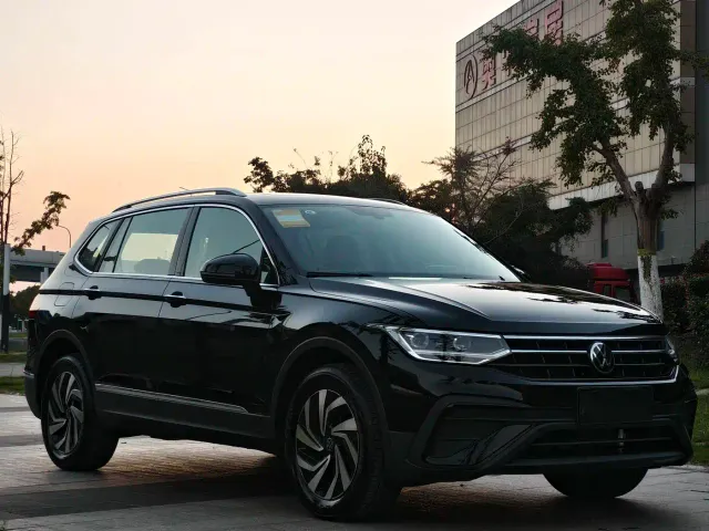 Volkswagen Tiguan L — Фото автомобиля 3