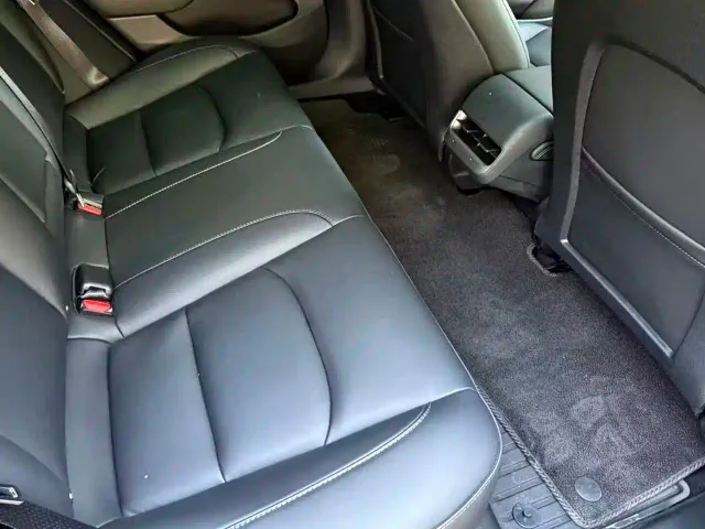 Tesla Model 3 — Фото автомобиля 9