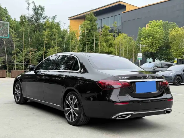 Mercedes-Benz E-Class — Фото автомобиля 4