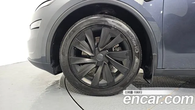 Tesla Model Y — Фото автомобиля 5