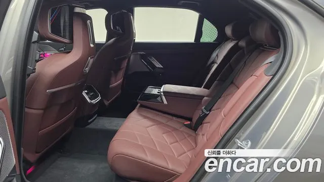 BMW 7 Series G70 — Фото автомобиля 26