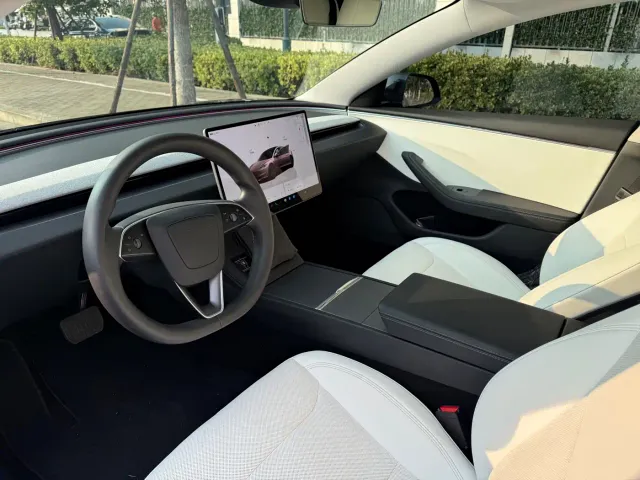Tesla Model 3 — Фото автомобиля 11