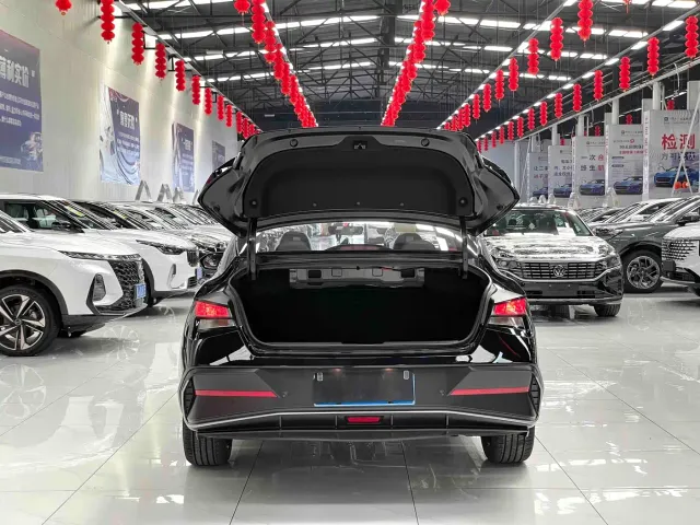Hyundai Elantra — Фото автомобиля 15