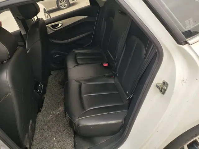 Roewe i6 MAX EV — Фото автомобиля 16