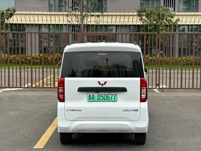 Wuling Zhiguang NEV — Фото автомобиля 17