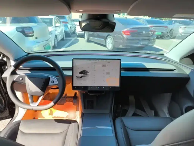 Tesla Model 3 — Фото автомобиля 9