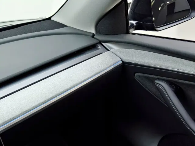 Tesla Model Y — Фото автомобиля 11