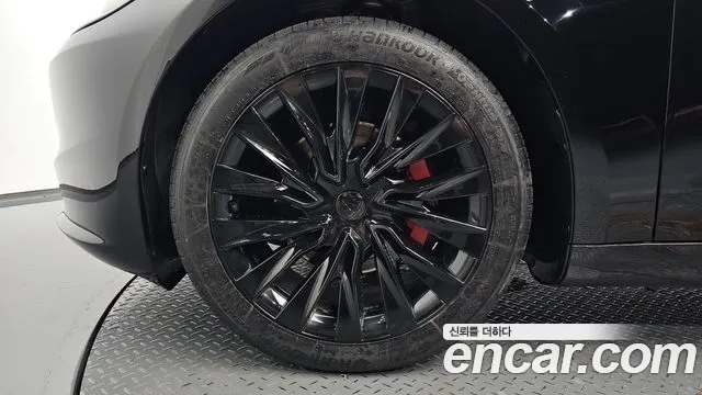 Tesla Model 3 — Фото автомобиля 5