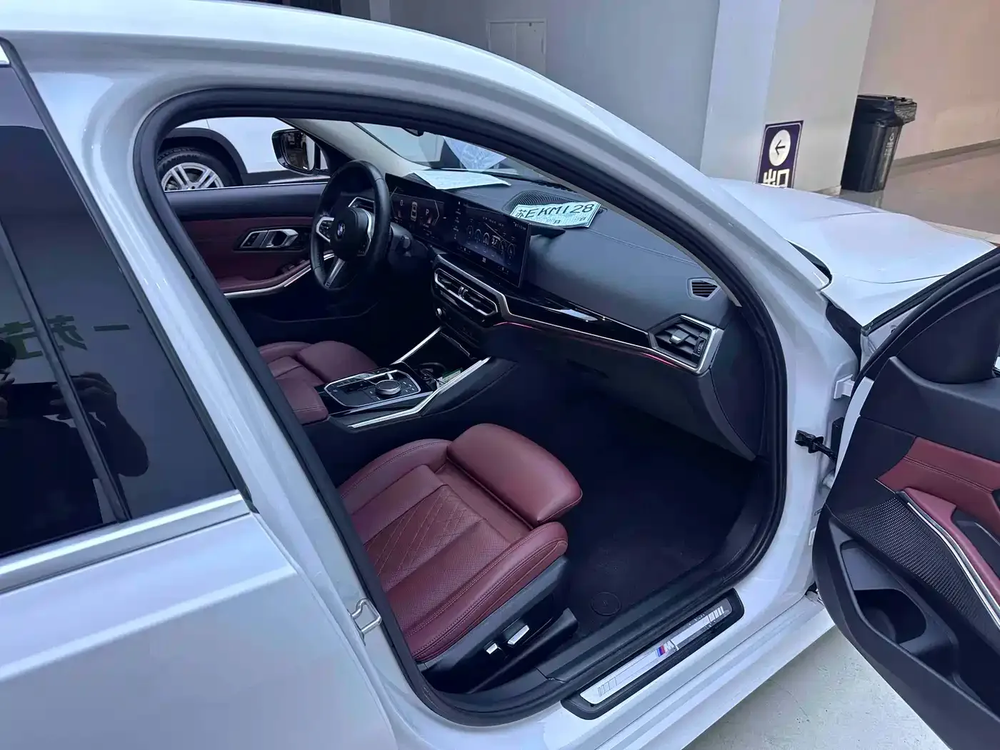 BMW BMW 3 Series 2023 320Li M Sport Package — Фото автомобиля 10