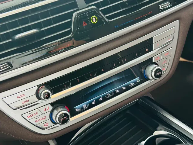 BMW 7 Series — Фото автомобиля 16