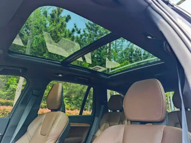 Volvo XC90 — Фото автомобиля 6