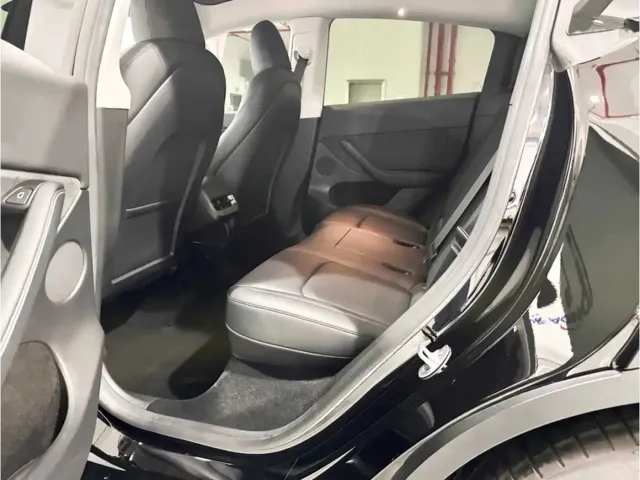 Tesla Model Y — Фото автомобиля 12