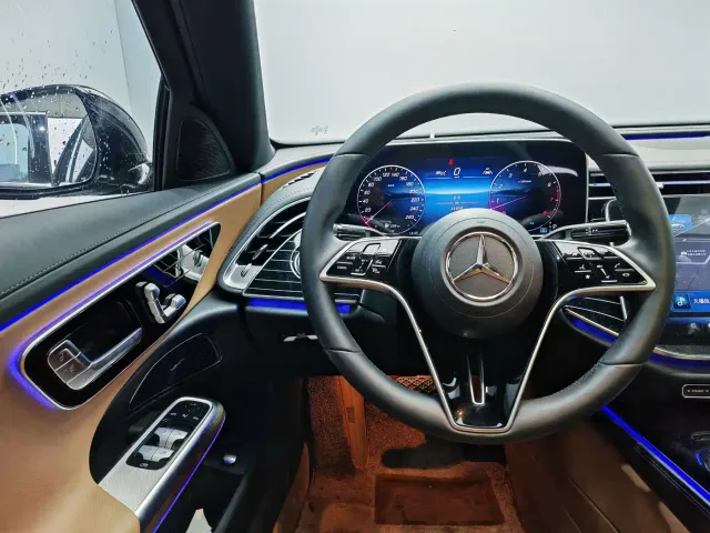 Mercedes-Benz E-Class — Фото автомобиля 9