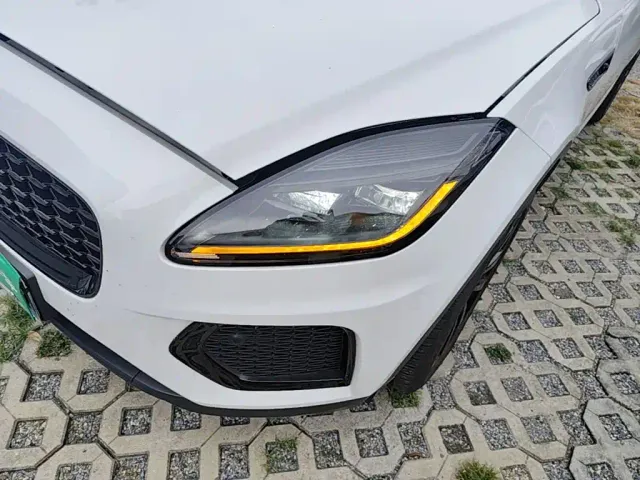 Jaguar E-PACE — Фото автомобиля 23