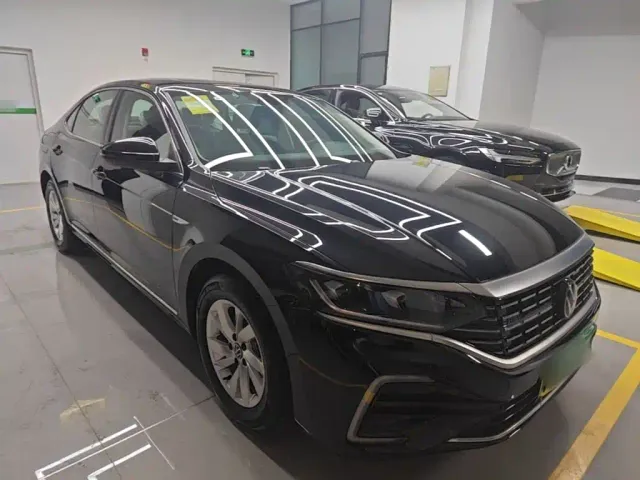 Volkswagen Passat — Фото автомобиля 3