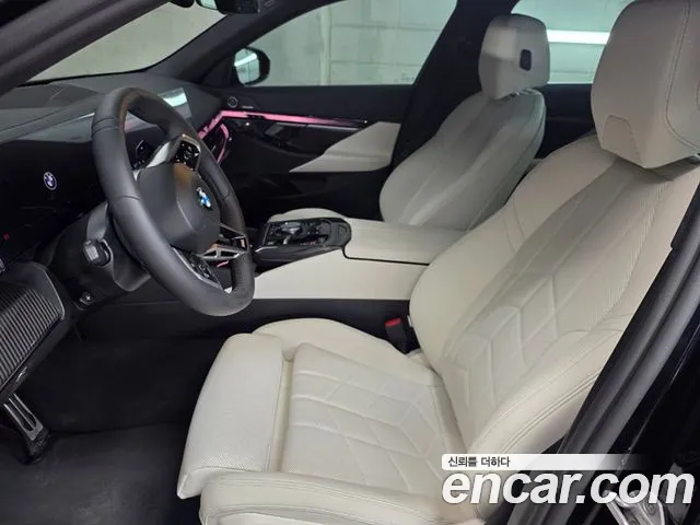 BMW 5 Series G60 — Фото автомобиля 11