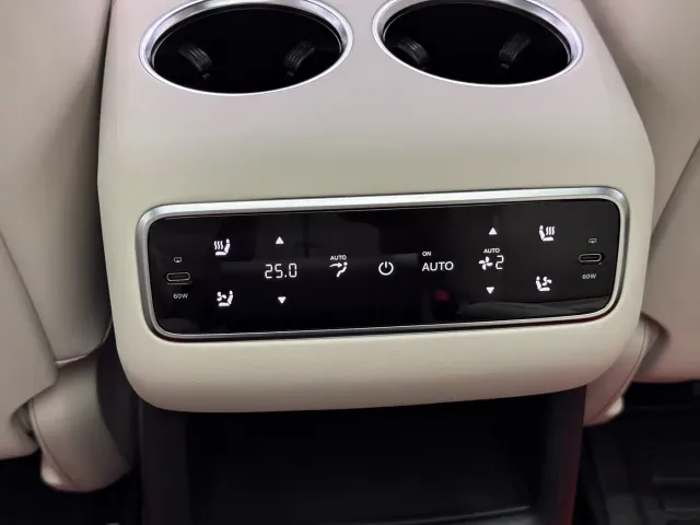 Li Auto L8 — Фото автомобиля 19