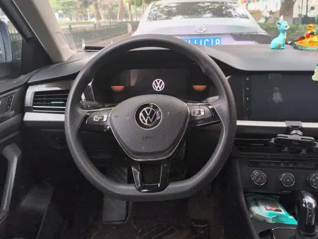 Volkswagen Lavida — Фото автомобиля 15