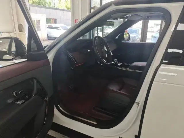 Land Rover Range Rover Sport — Фото автомобиля 4