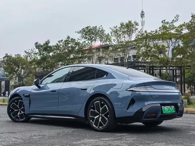 Xiaomi SU7 — Фото автомобиля 9