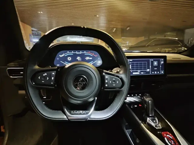 Lotus Emira — Фото автомобиля 3