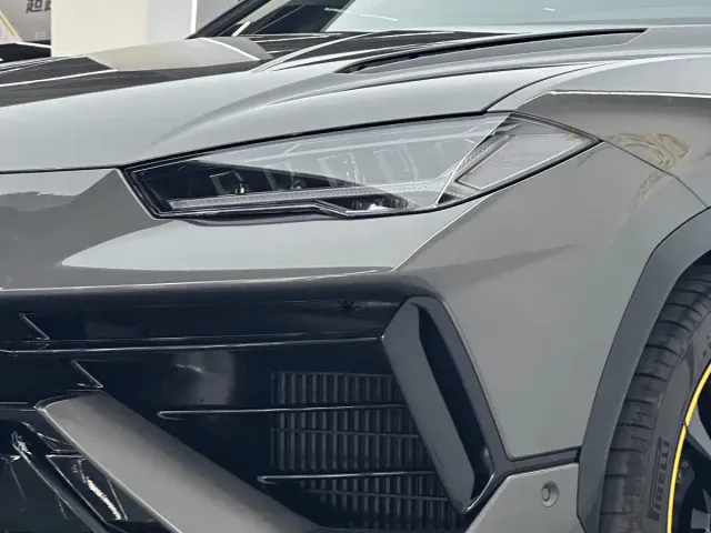 Lamborghini Urus — Фото автомобиля 17