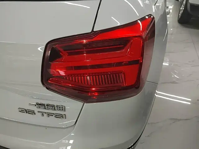 Audi Q2L — Фото автомобиля 7