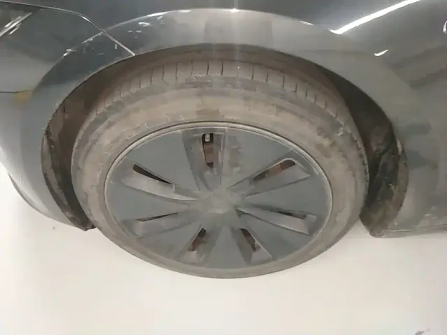 Tesla Model 3 — Фото автомобиля 22