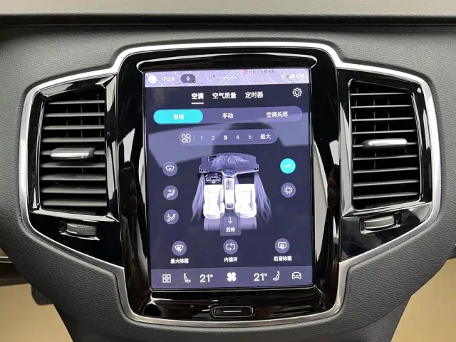 Volvo XC90 — Фото автомобиля 22