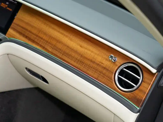 Bentley Flying Spur — Фото автомобиля 20
