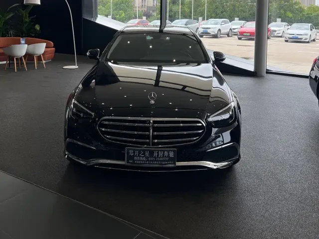 Mercedes-Benz E-Class — Фото автомобиля 2