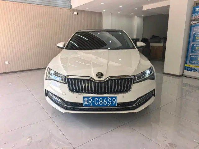 Skoda Superb — Фото автомобиля 2