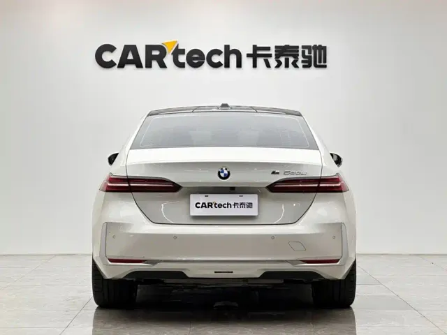 BMW 5 Series — Фото автомобиля 4