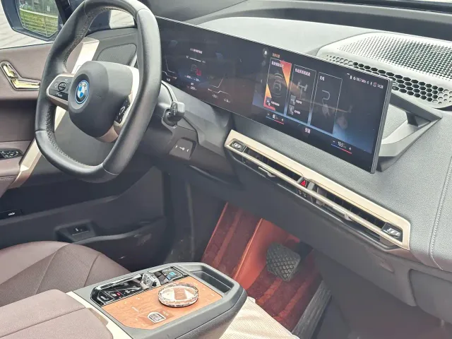BMW iX — Фото автомобиля 15