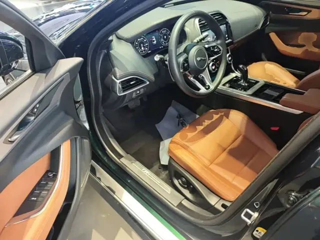 Jaguar XEL — Фото автомобиля 15