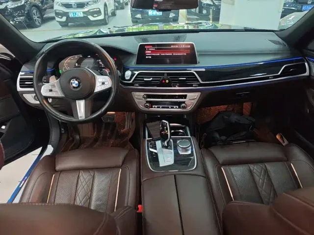 BMW 7 Series — Фото автомобиля 9