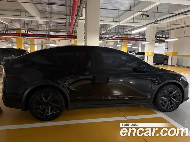 Tesla Model X — Фото автомобиля 3
