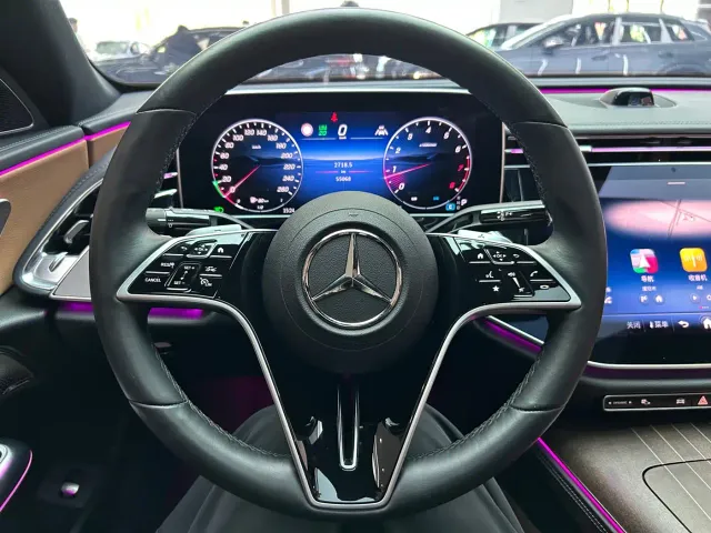Mercedes-Benz E-Class — Фото автомобиля 23