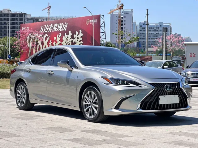Lexus ES — Фото автомобиля 3